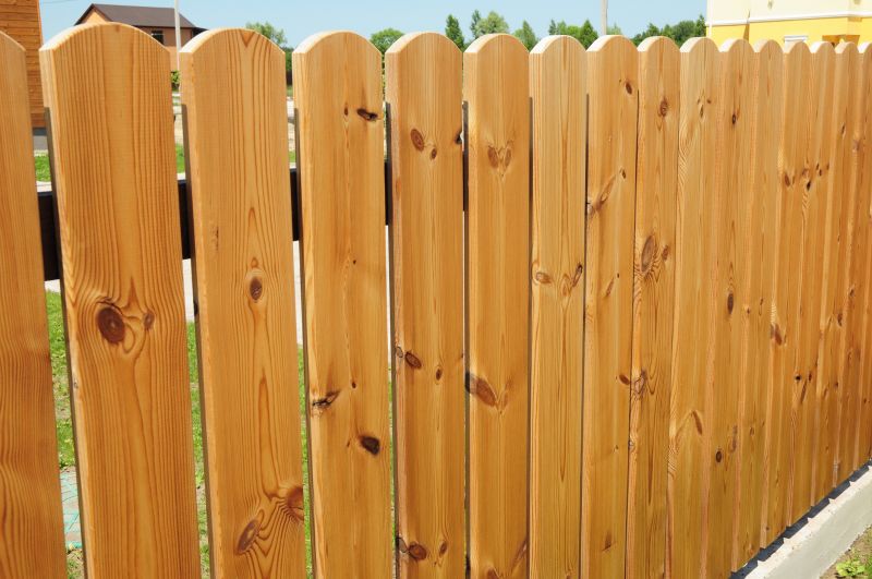 Plank Fence Installation in Pearland, TX